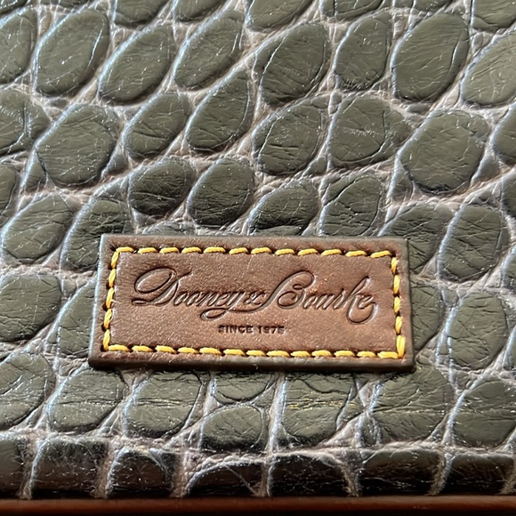 Quality Dooney and Bourke wristlet, leather, excellent condition - Picture 2 of 10